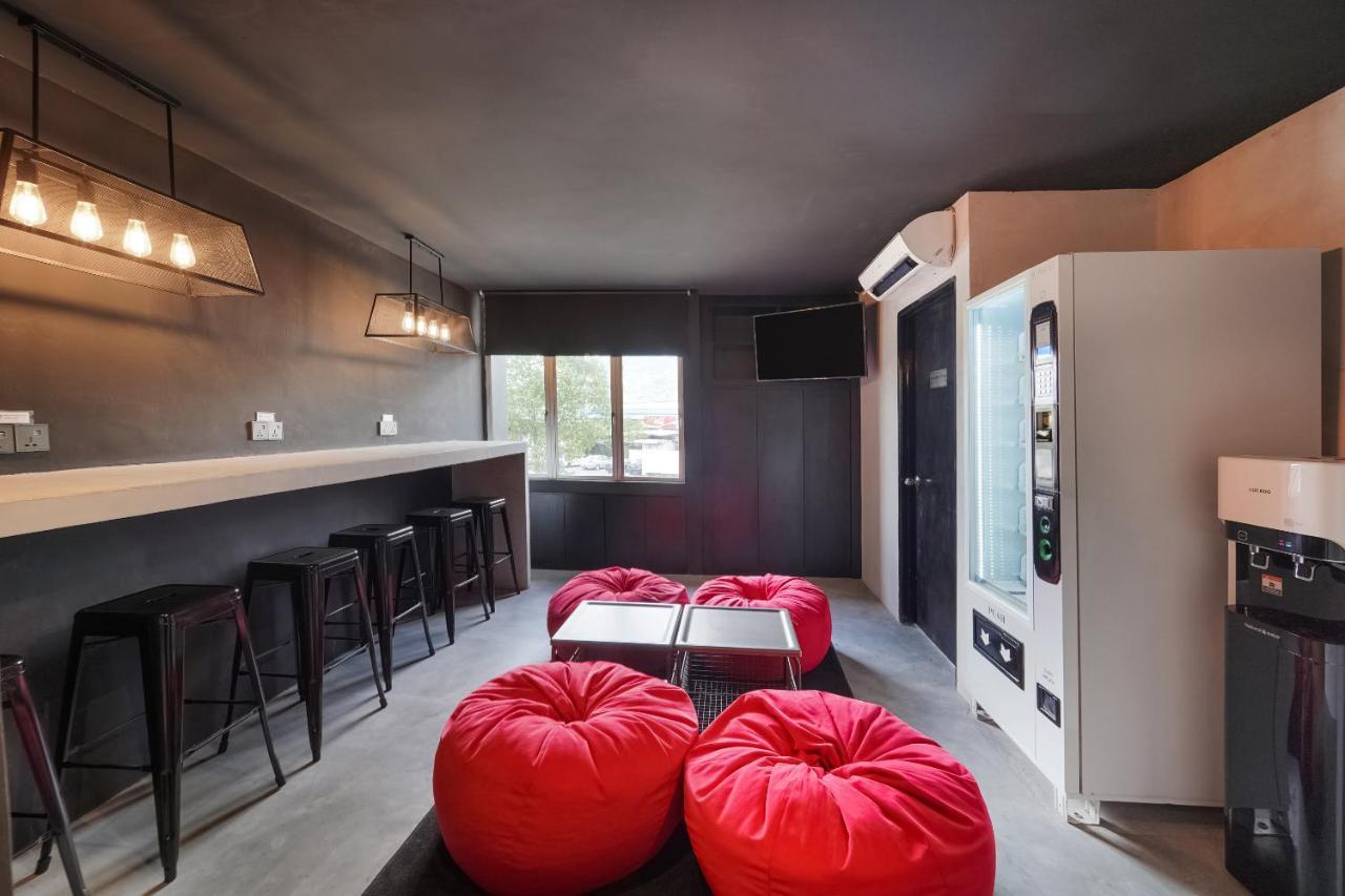 Oyo 89635 Modular Langkawi Capsule Hotel Padang Mat Sirat Екстер'єр фото
